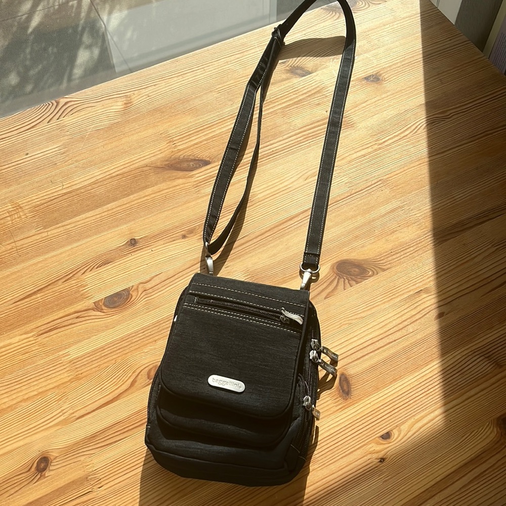 Black Baggallini Cross Body Bag
